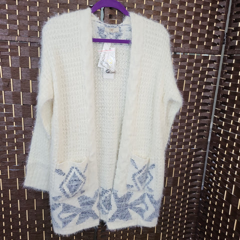 10.17.23 NF OSFM (M-L)  Wht w/Blue Fuzzy Cardigan Sweater NEW