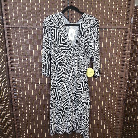 02.05.24 DD EmmaMich (2X) BlkWht Wrap Dress NEW