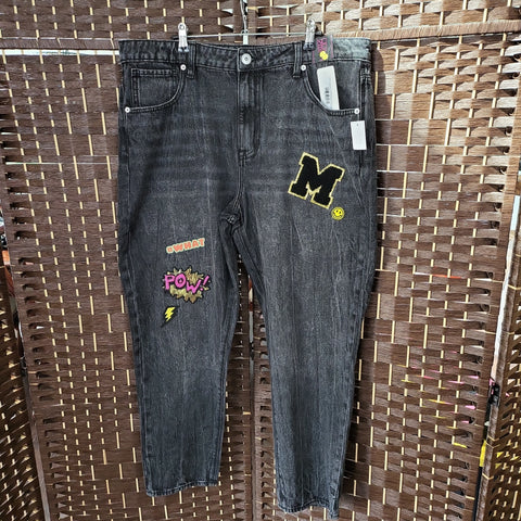 06.04.24 NoBo (17) BlkFaded Graphic Jeans NEW