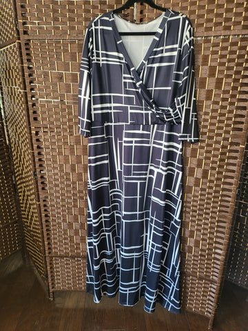 01.24.25 (2XL) BlkWht Lines Print Maxi Dress NEW