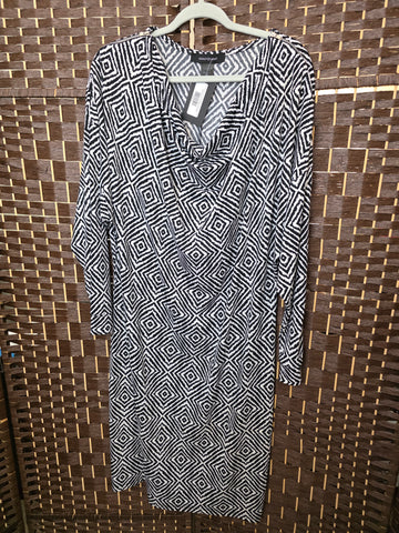 10.08.25 AshStew (18-20) BlkWht ZipperShoulder NEW