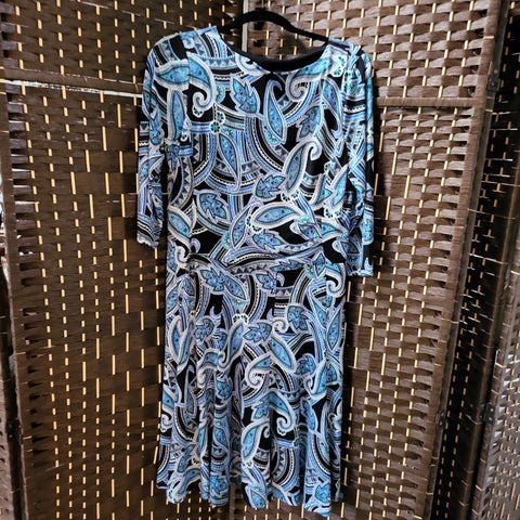 8.1.22 Rekucci (12) Blu/Blk/Wht Paisley Dress